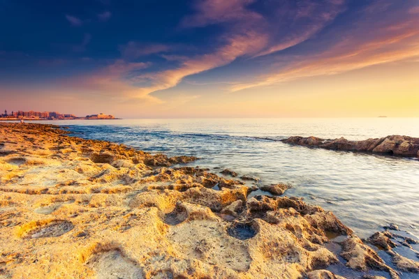 Fantastiska morgonsolen över havet. — Stockfoto