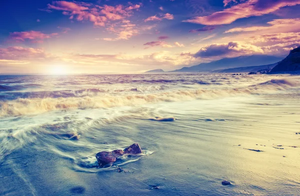 Sol da manhã incrível sobre o mar — Fotografia de Stock