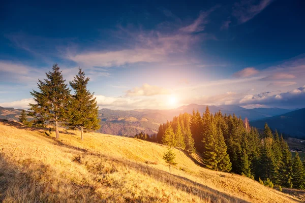 Paesaggio magico delle montagne — Foto Stock