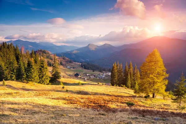 Paesaggio magico delle montagne — Foto Stock