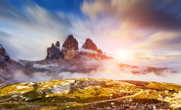 Mistige uitzicht van het Nationaalpark Tre Cime di Lavaredo — Stockfoto