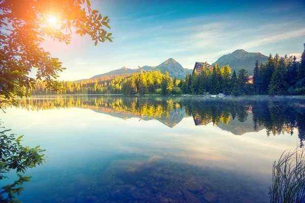 Fantastické horské jezero — Stock fotografie