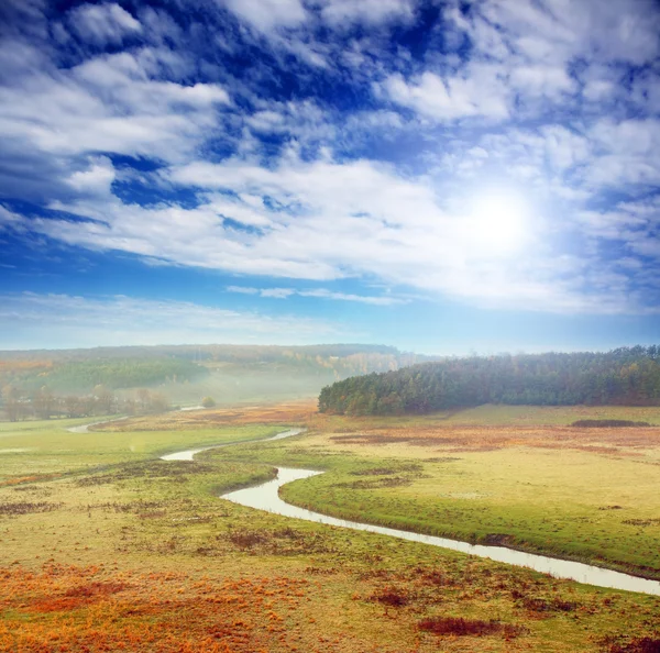 Paisaje matutino con el río — Foto de Stock