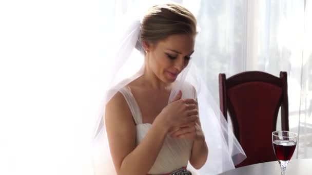 Gorgeous girl as bride smiling. — Stock Video