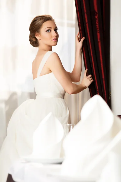 Bride in restaurant. — Stock Photo, Image