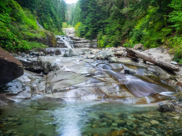 Denny Creek Trail Mycket Populär Och Goda Skäl Naturlig Vattenrutschbana — Stockfoto