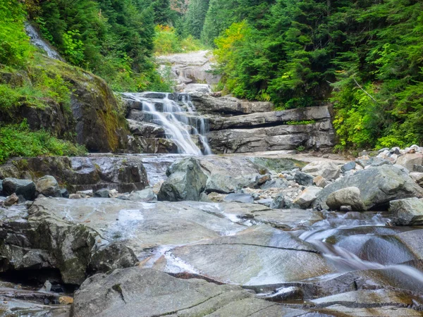 Der Denny Creek Trail Ist Äußerst Beliebt Und Das Aus — Stockfoto