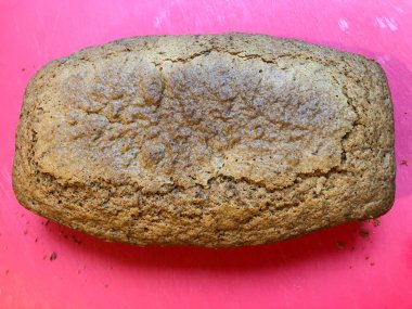 Kolay kabak ekmeği çok lezzetli ve iyilikle dolu. Bu ekmek, yaz kabağını tüketmek ve lezzetli bir kahvaltı hazırlamak için harika bir yol..