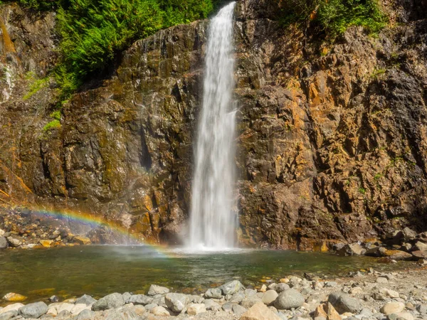 富兰克林瀑布 Franklin Falls 是位于Snoqualmie河南岸的瀑布 是South Fork Snoqualmie河三个主要瀑布中的第一个 瀑布位于美国华盛顿州金郡的Snoqualmie Pass附近 位于美国北部 — 图库照片