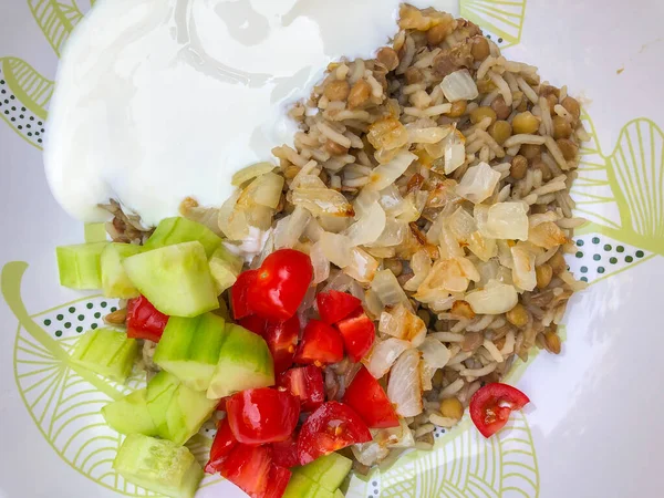 Mujaddara Consiste Lentejas Cocidas Junto Con Grañones Generalmente Arroz Adornado —  Fotos de Stock