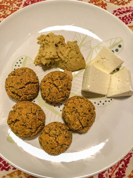 Falafel Una Bola Frita Empanada Hecha Garbanzos Molidos Habas Ambos —  Fotos de Stock