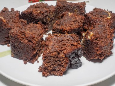 Zencefilli çörek, genellikle zencefil, karanfil, hindistan cevizi ve tarçınla tatlandırılmış ve bal, şeker veya pekmez ile tatlandırılmış geniş bir kategoriye karşılık gelmektedir..