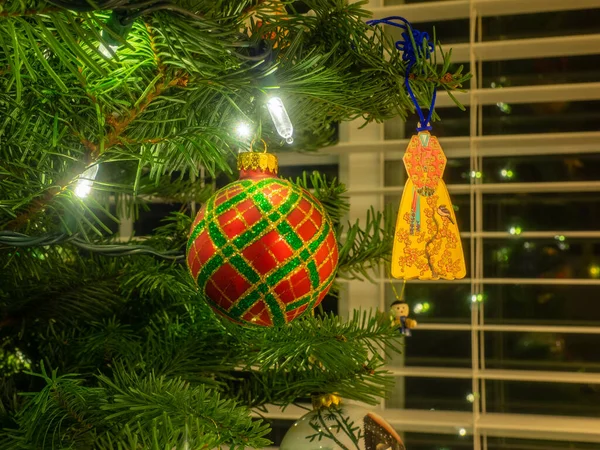 Ozdoby Bożonarodzeniowe Dekoracje Zazwyczaj Wykonane Szkła Metalu Drewna Lub Ceramiki — Zdjęcie stockowe