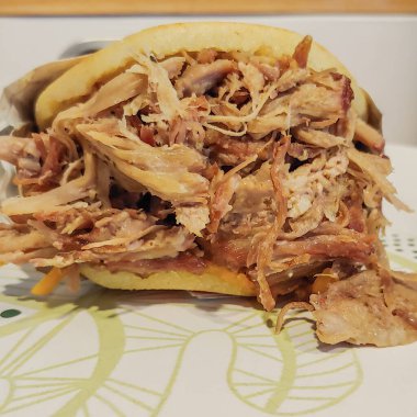 Arepa, Kolombiya öncesi dönemlerde Güney Amerika 'nın kuzey bölgesinden gelen hamur hamurundan yapılmış bir yiyecek türüdür.