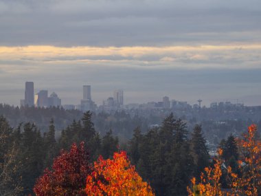 Seattle gün batımı gökyüzü bulutlu bir günde.