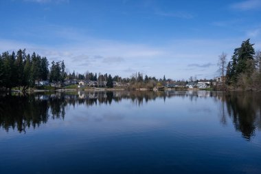 Boren Gölü parkı Coal Creek Parkway yakınlarında bulunan popüler bir parktır. Aile eğlencesi için bir park. Gölün yakınında sessiz ve keyifli bir dinlenme yeri..