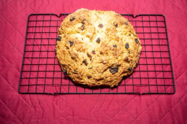 Soda ekmeği geleneksel olarak sodyum bikarbonat (