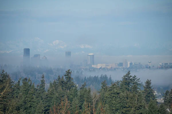 Seattle Skyline Täckt Morgondimma Solig Dag — Stockfoto