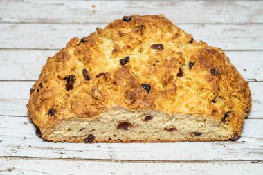 Soda ekmeği geleneksel olarak sodyum bikarbonat (