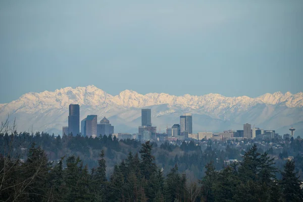 Seattle Skyline Med Olympiska Bergen Bakgrunden Morgonen — Stockfoto