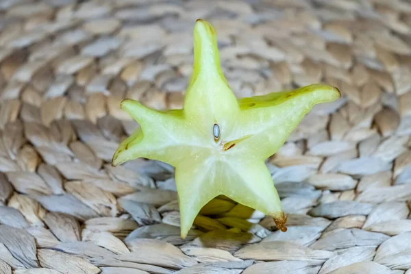 Carambola Znany Również Jako Gwiazdozbiór Jest Owocem Averrhoa Carambola Gatunku — Zdjęcie stockowe