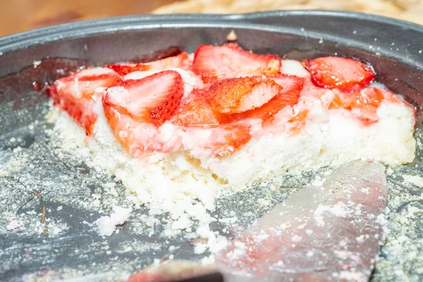 Perfect Strawberry Season Gluten Free Strawberry Cake Makes Most Even — Stock Photo, Image