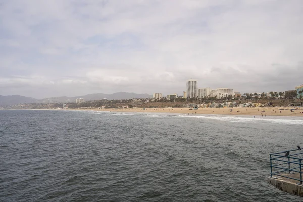 圣莫尼卡州海滩 Santa Monica State Beach 是加州的一个州立公园 由圣莫尼卡市经营 海滩位于圣莫尼卡的太平洋海岸高速公路沿线 — 图库照片