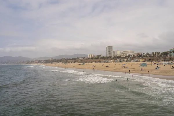 Santa Monica State Beach, Kaliforniya 'da Santa Monica şehri tarafından işletilen bir eyalet parkı. Plaj, Santa Monica 'daki Pacific Coast Highway boyunca yer almaktadır. 3.5 mil (5.6 km) uzunluğunda ve parkları, piknik alanları, oyun alanları, tuvaletleri vardır.