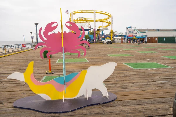 圣莫尼卡码头 Santa Monica Pier 是美国加利福尼亚州圣莫尼卡市科罗拉多大道脚下的一个大型双联码头 它包括一个小游乐场 特许摊位 观景区和捕鱼区 — 图库照片