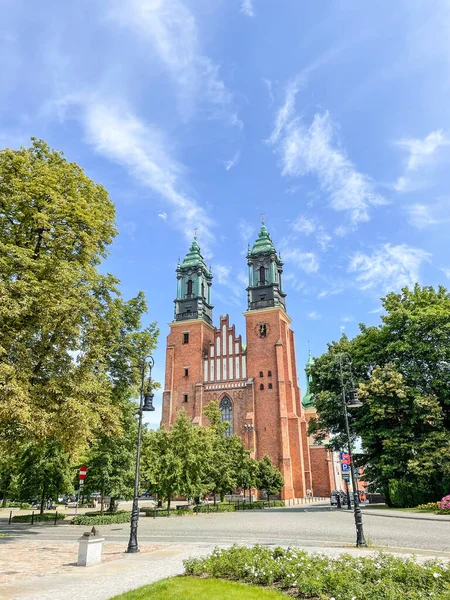 波兹南的圣彼得和圣保罗大教堂 Archcathedral Basilica Peter Paul 是波兰最古老的教堂之一 也是波兰最古老的大教堂 可追溯至10世纪 它座落在市中心东北部的Ostrow Tumski岛上 — 图库照片