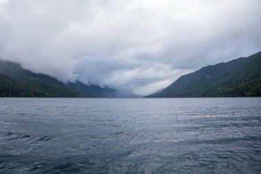 Crescent Gölü (İngilizce: Lake Crescent), ABD 'nin başkenti Washington' da bulunan Clallam County 'de bulunan ve Port Angeles' ın yaklaşık 17 mil batısında bulunan bir göldür..