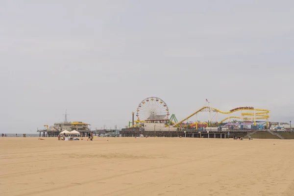 圣莫尼卡州海滩 Santa Monica State Beach 是加州的一个州立公园 由圣莫尼卡市经营 海滩位于圣莫尼卡的太平洋海岸高速公路沿线 它有3 5英里 — 图库照片