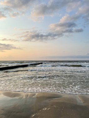 Polonya, Kolobrzeg 'deki güzel kumlu plaj.