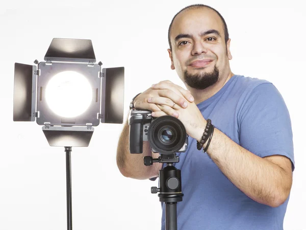 Fotógrafo profissional com equipamento fotográfico — Fotografia de Stock