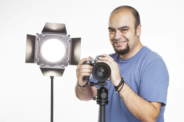 Fotógrafo profissional com equipamento fotográfico — Fotografia de Stock