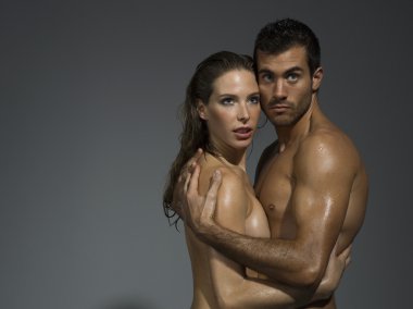 çıplak çift üzerinde gri blackground aşık