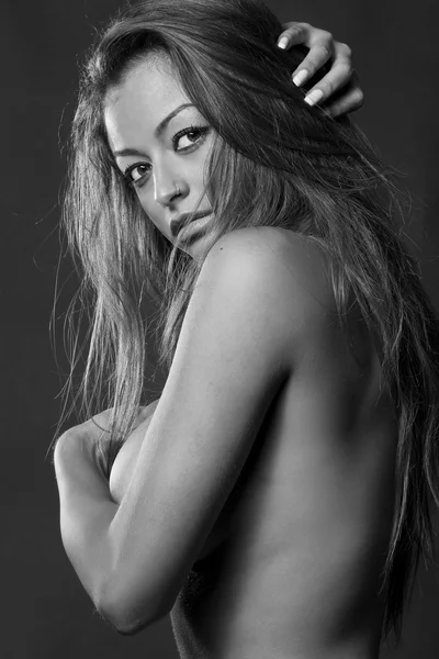 Belo corpo feminino atraente em pose erótica — Fotografia de Stock