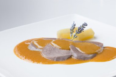İspanyol mutfağının şarap soslu dana dil