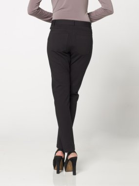 moda youn ince kadın bak kitapta poz