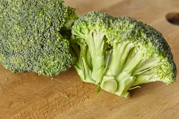 Sadece doğal yeşil sağlıklı brokoli parçalarını buğulama — Stok fotoğraf