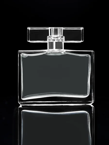 Garrafa de perfume elegante cinza em fundo preto — Fotografia de Stock