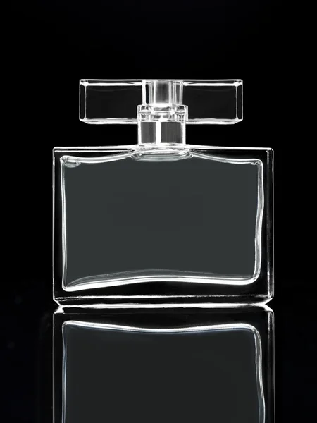 Grijze elegante parfumfles op zwarte achtergrond Rechtenvrije Stockafbeeldingen