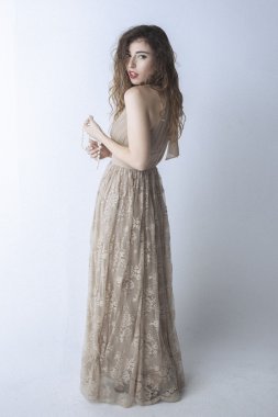 şık genç model trendy kıyafetler ile poz