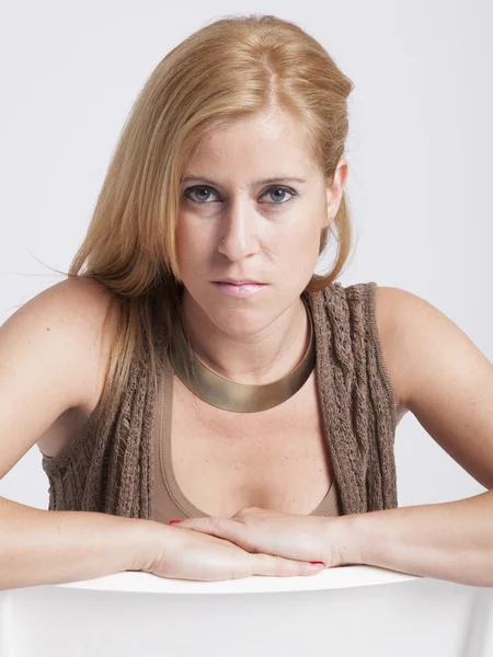 Stylish young woman posing in clear background — Stock Photo, Image