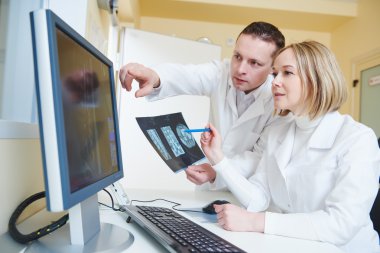 bilgisayarlı tomografi veya MRI tarayıcı test analizi