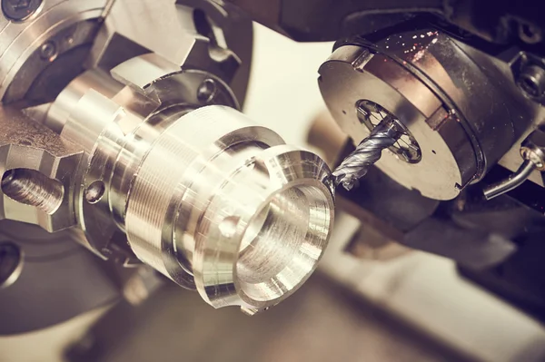 Industrial metalworking cutting process by milling cutter — Stock Photo, Image