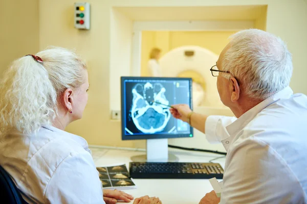 Computed tomography or MRI scanner test analysis — Stock Photo, Image