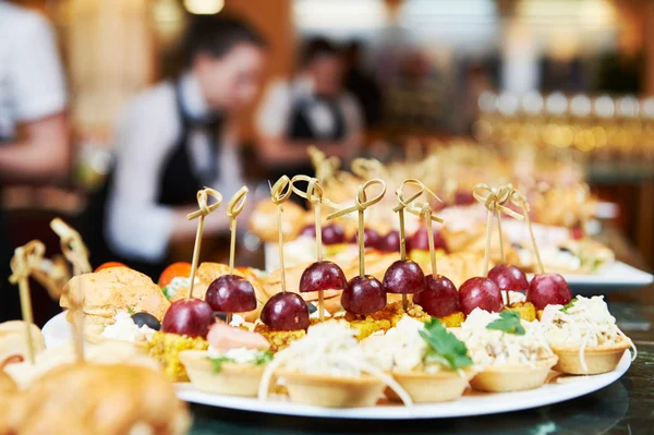 Cateringservice. gedekte tafel — Stockfoto