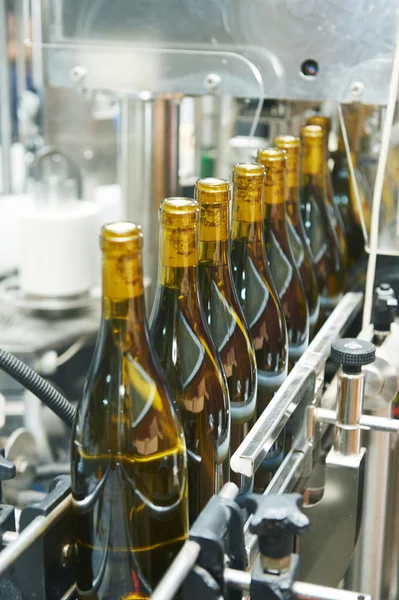 Bottling and sealing conveyor line at winery factory — Stock Photo, Image