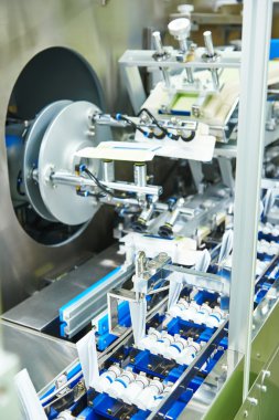 Satır konveyör için ambalaj ampullük kutularda